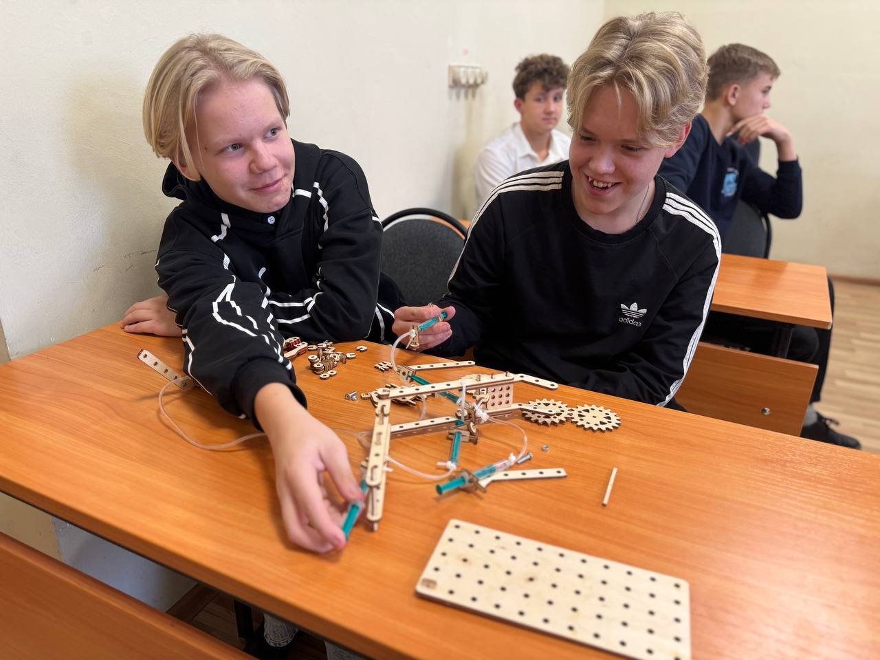 997f8bea-e4bc-4766-b5aa-dd07f6d2b93c